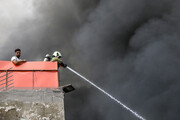 ببینید | جزییات آتش سوزی انبار سه هزار متری میدان گمرک | شدت آتش سوزی زیاد است
