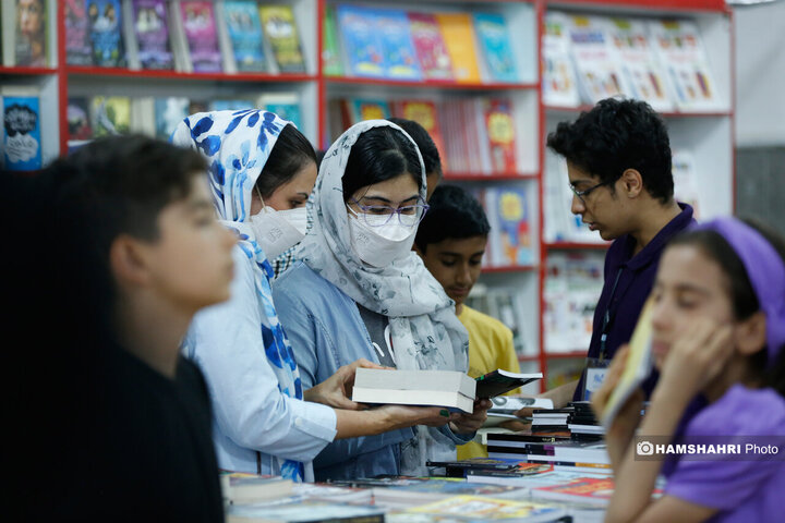 غرفه کودک و نوجوان نمایشگاه کتاب
