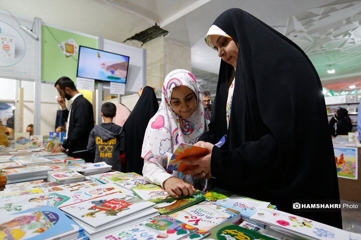 غرفه کودک و نوجوان نمایشگاه کتاب