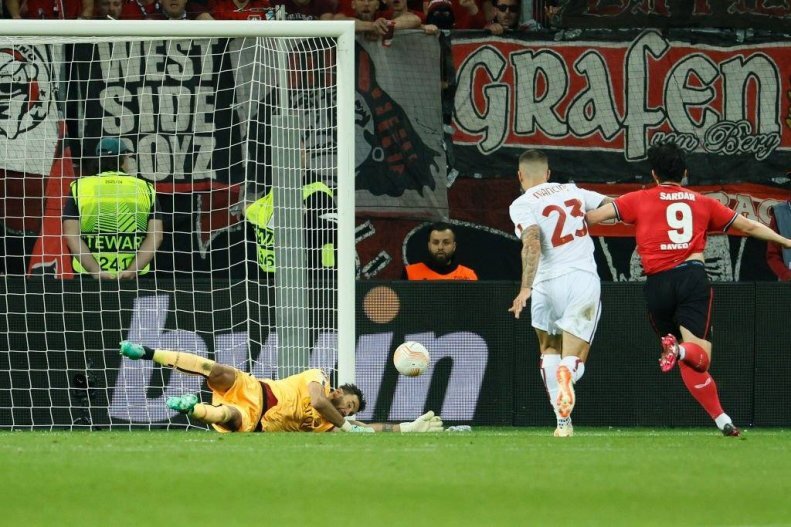 تصاویر | چهره متفاوت سردار آزمون | پیام ستاره ایرانی به سرمربی لورکوزن