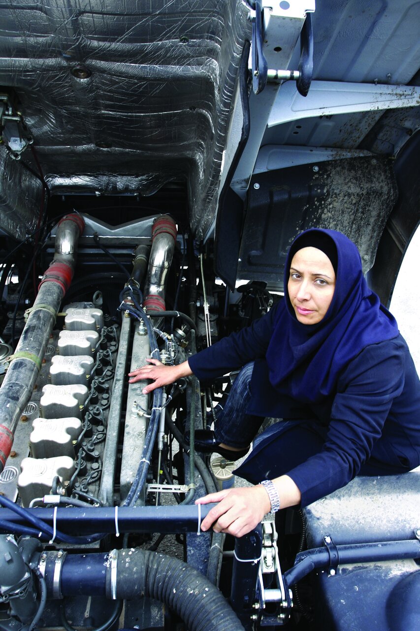 بانوی ایرانی که تریلی ۱۸چرخ می‌راند