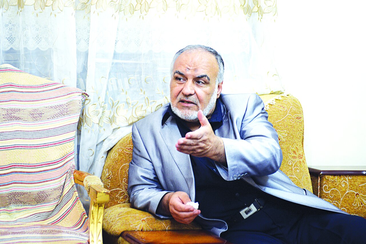 مداح باید کفش جفت کند