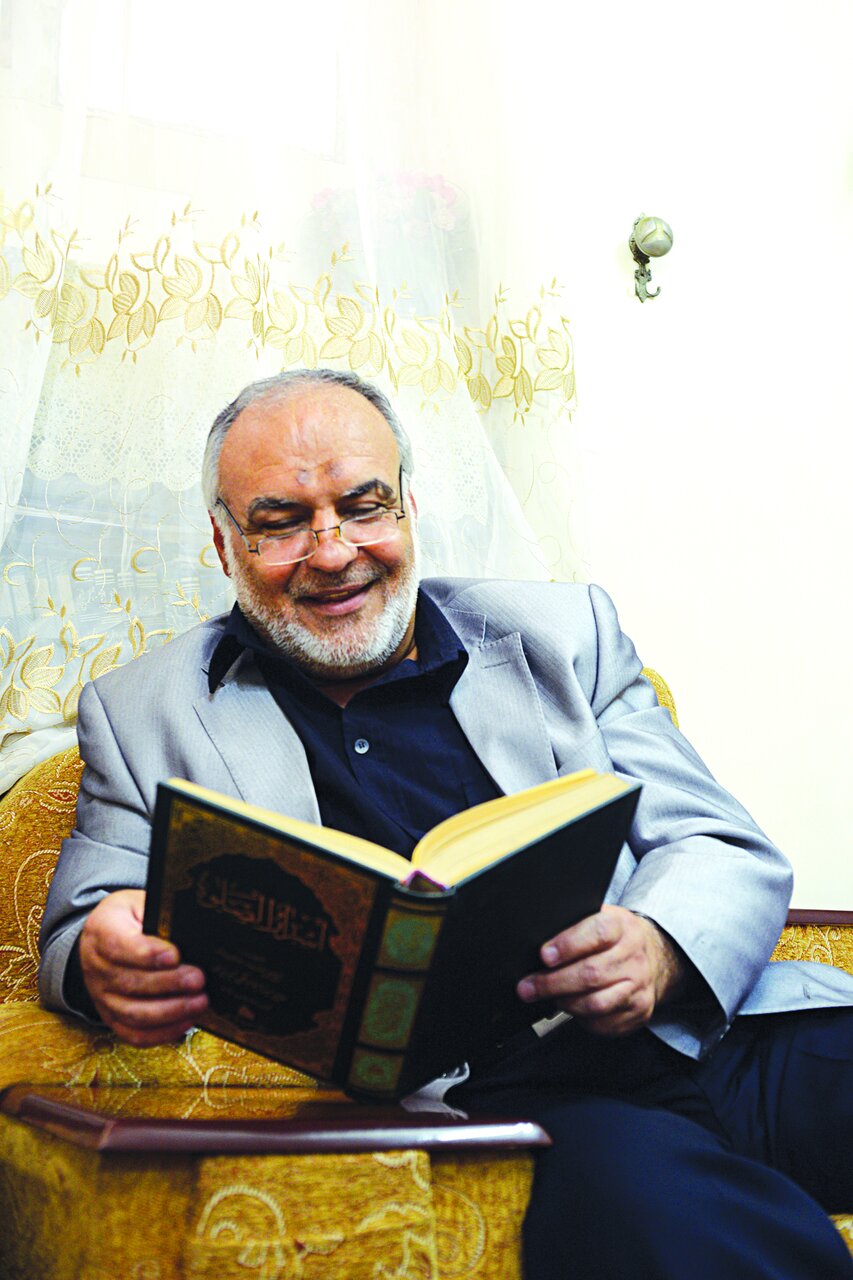 مداح باید کفش جفت کند