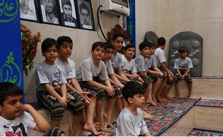 قهرمانمحله | رسمشان گمنامی و مرامشان مردمداری | همه پای کارند؛ از طلبه تا جوان آلامد