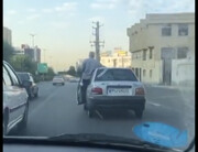 تصاویر حرکت باورنکردنی و جنون‌آمیز راننده پراید در خیابان‌های ارومیه | وضعیت خطرناک سرنشین پراید را ببینید