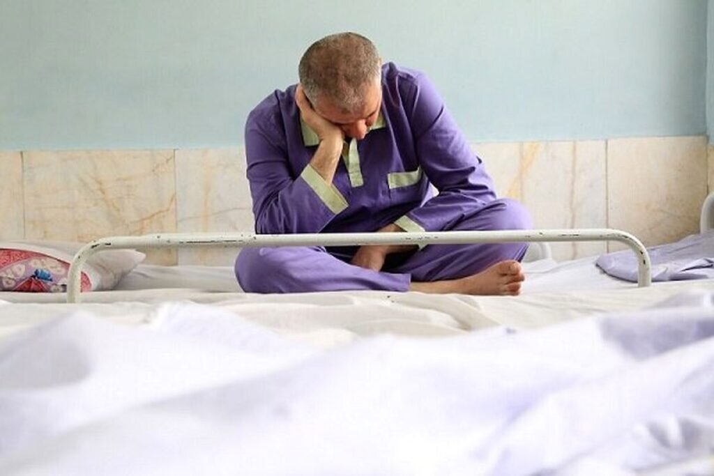 یک بیماری روانی مهم که بیشتر مبتلایان از آن بیخبرند | ۸۰۰ هزار نفر در ایران اسکیزوفرنی دارند | مبتلایان شیزوفرنی خطرناکند؟| مهمترین علائم را بشناسید