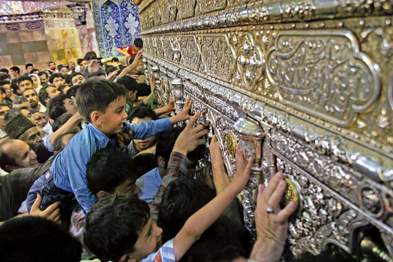 تصاویر | سفر به قم به نیت زیارت بارگاه حضرت معصومه(س) | خواهری شهید عشق برادر