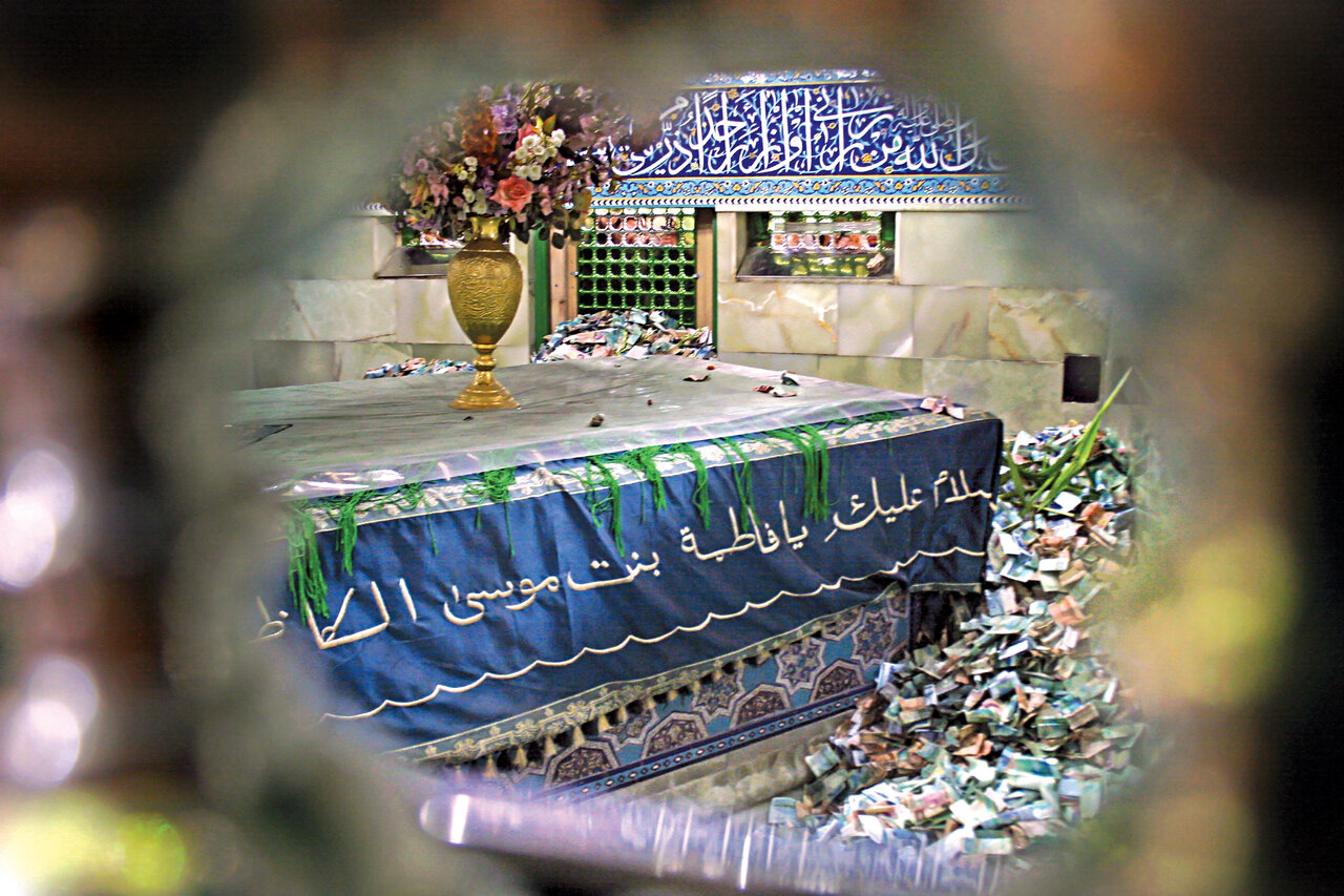 تصاویر | سفر به قم به نیت زیارت بارگاه حضرت معصومه(س) | خواهری شهید عشق برادر