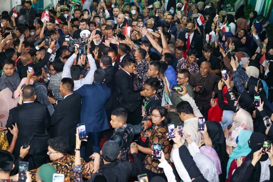 پوشش زنان اندونزیایی مقابل رئیسی