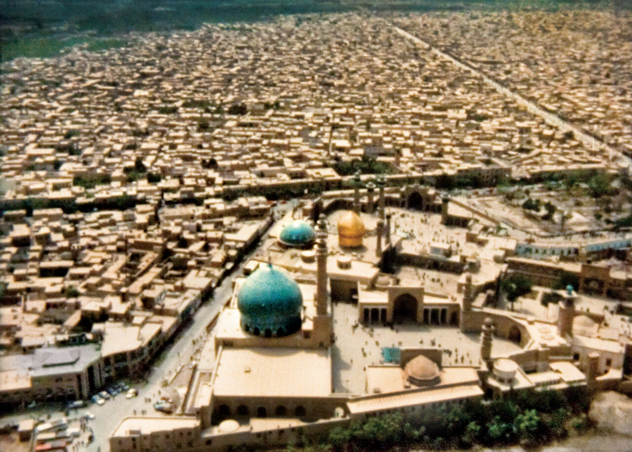 داشتن خانهای در اصفهان رویای کارگردان نامدار فرانسوی | او با باد صبا عاشق ایران شد |
نقد عجیب دولت محمدرضا شاه پهلوی به یک مستند ماندگار تاریخ ایران!