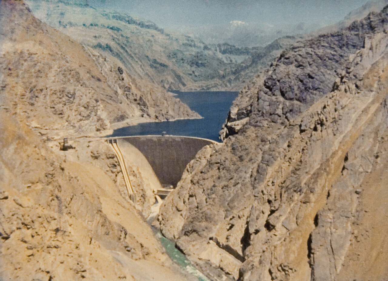 داشتن خانهای در اصفهان رویای کارگردان نامدار فرانسوی | او با باد صبا عاشق ایران شد |
نقد عجیب دولت محمدرضا شاه پهلوی به یک مستند ماندگار تاریخ ایران!