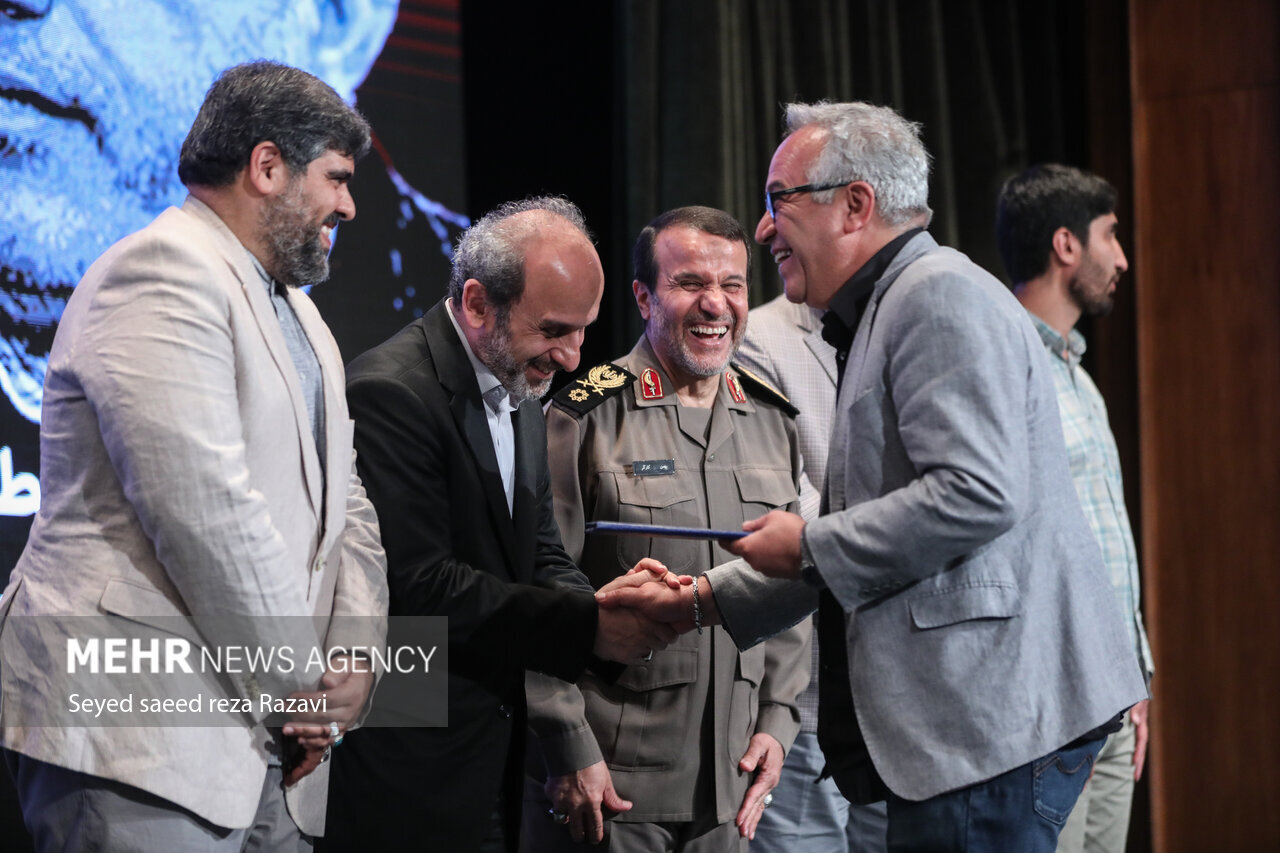 مدیون حاتمی کیا هستم | پاسدار خون شهدا باشیم ؛ از آنها پلی برای خود نسازیم