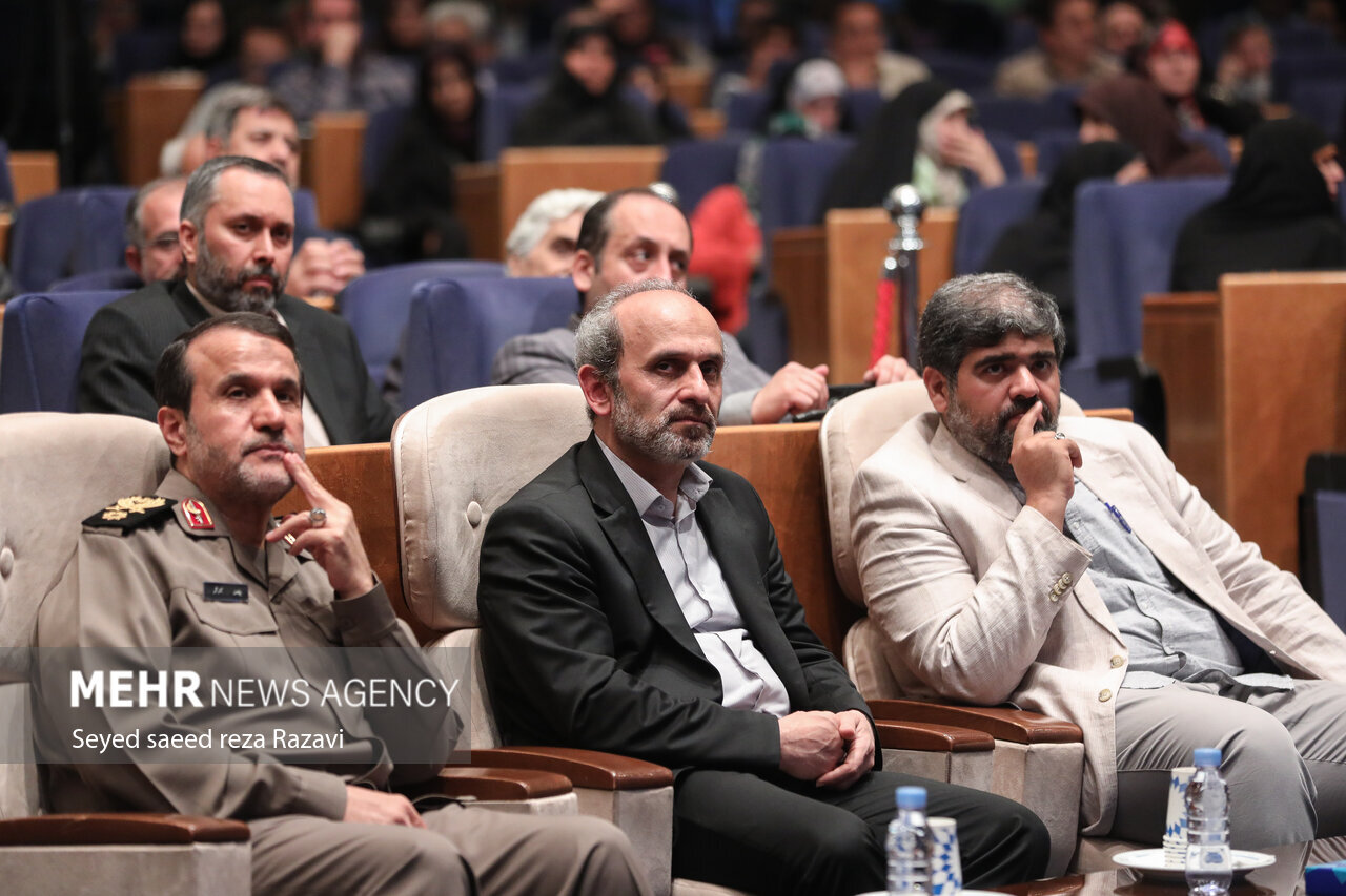 مدیون حاتمی کیا هستم | پاسدار خون شهدا باشیم ؛ از آنها پلی برای خود نسازیم