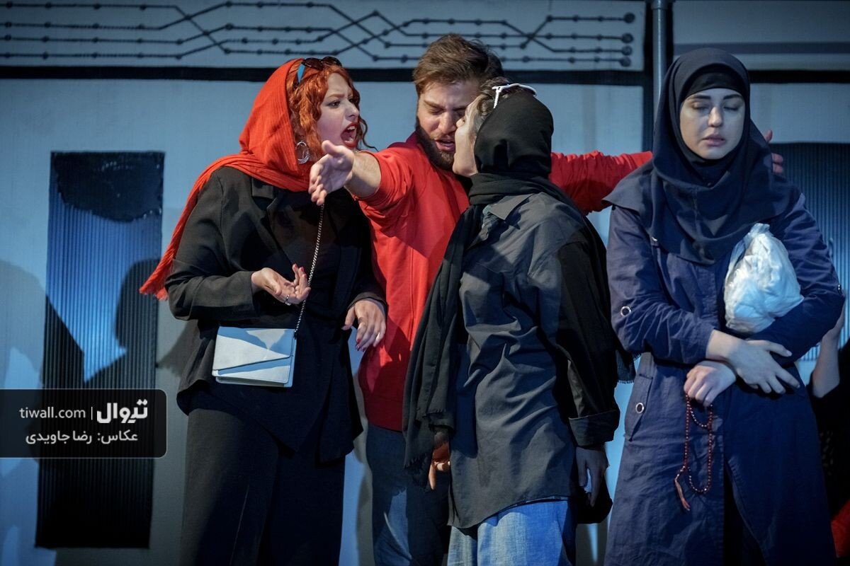 خوشدلان در ایرانشهر، کورها در عمارت ارغوان