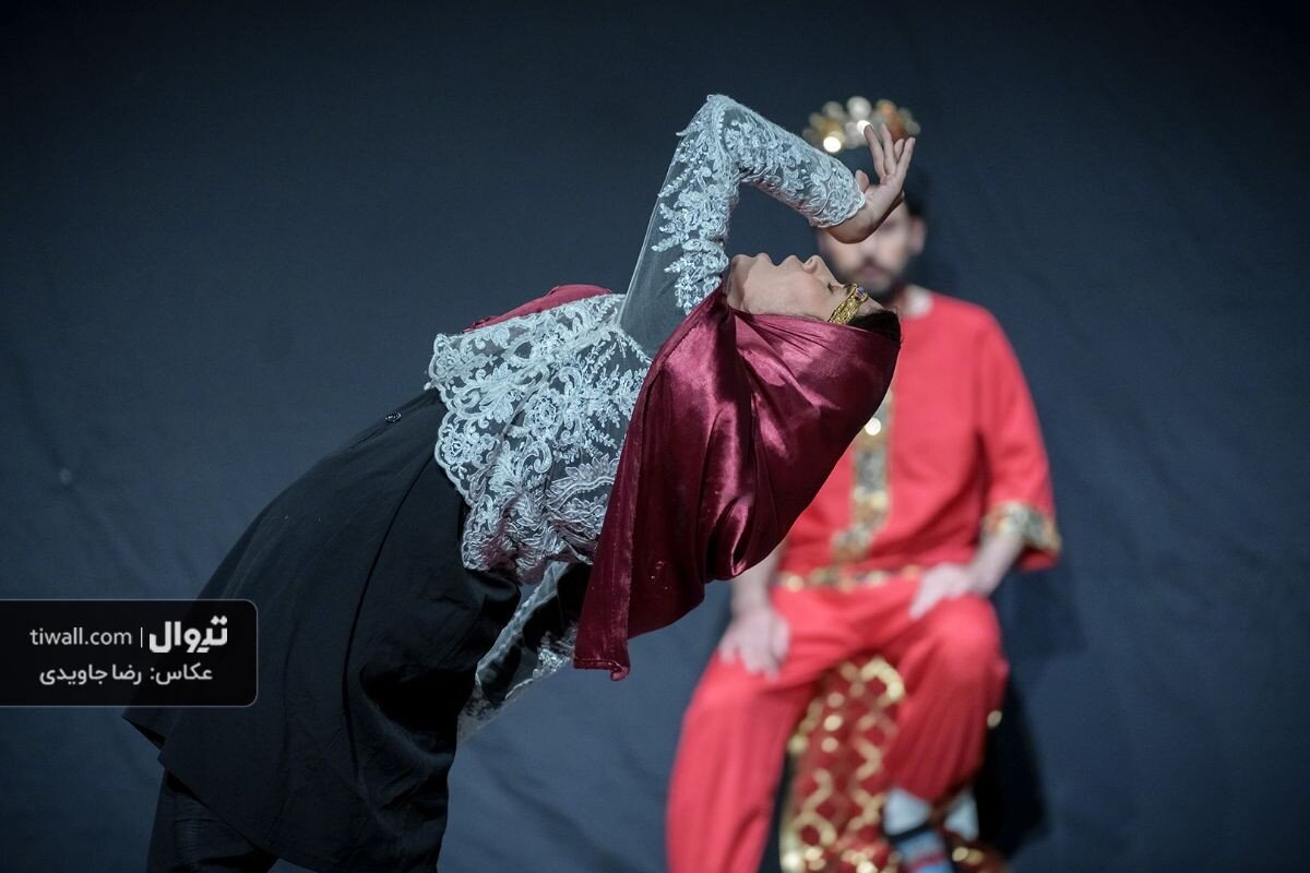 خوشدلان در ایرانشهر، کورها در عمارت ارغوان