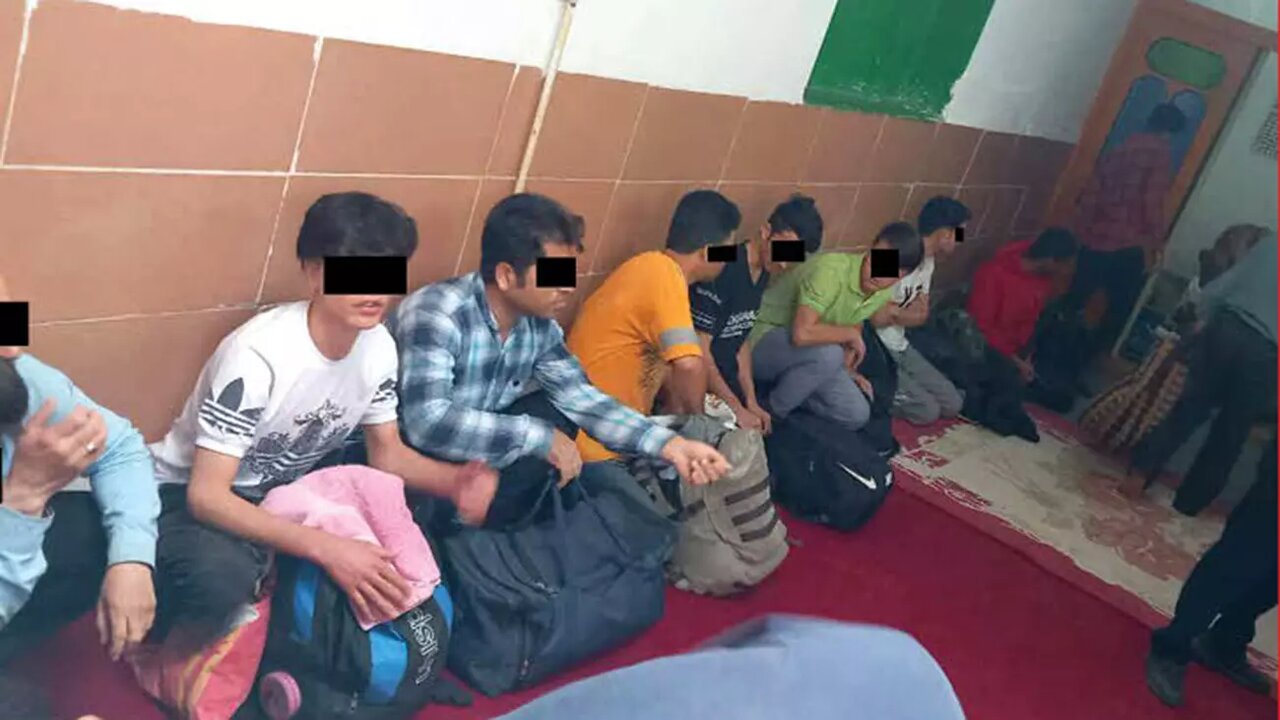 دستگیری ۲ جوان شیرازی در گرونگانگیری ۱۴ نفر در مشهد | ارسال فیلم شکنجه و تهدید خانوادهها با همکاری طعمهها!