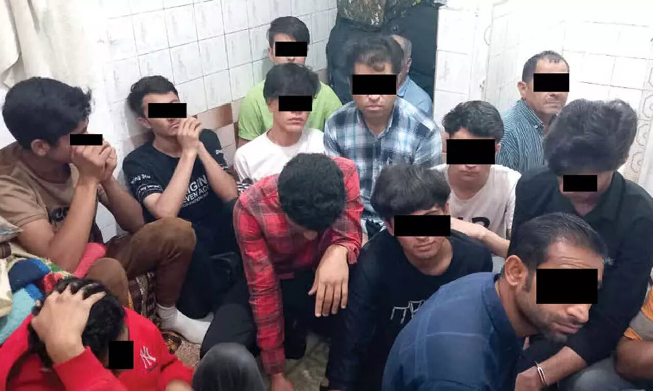 دستگیری ۲ جوان شیرازی در گرونگانگیری ۱۴ نفر در مشهد | ارسال فیلم شکنجه و تهدید خانوادهها با همکاری طعمهها!
