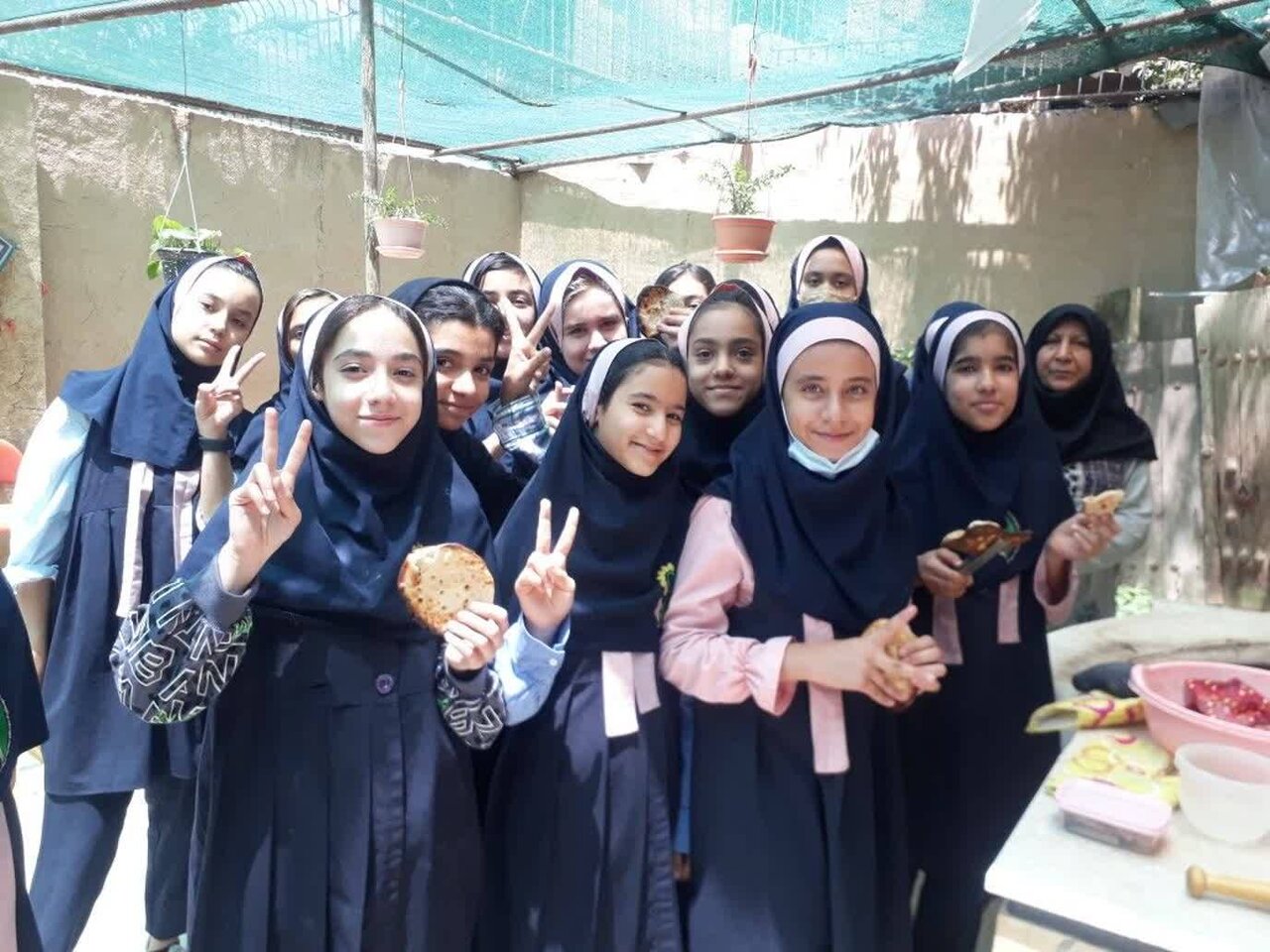 کمپین دهههشتادیها در حمایت از کودکانکار و بیماران سرطانی | این دستها بوی ایثار و ازخودگذشتگی میدهند