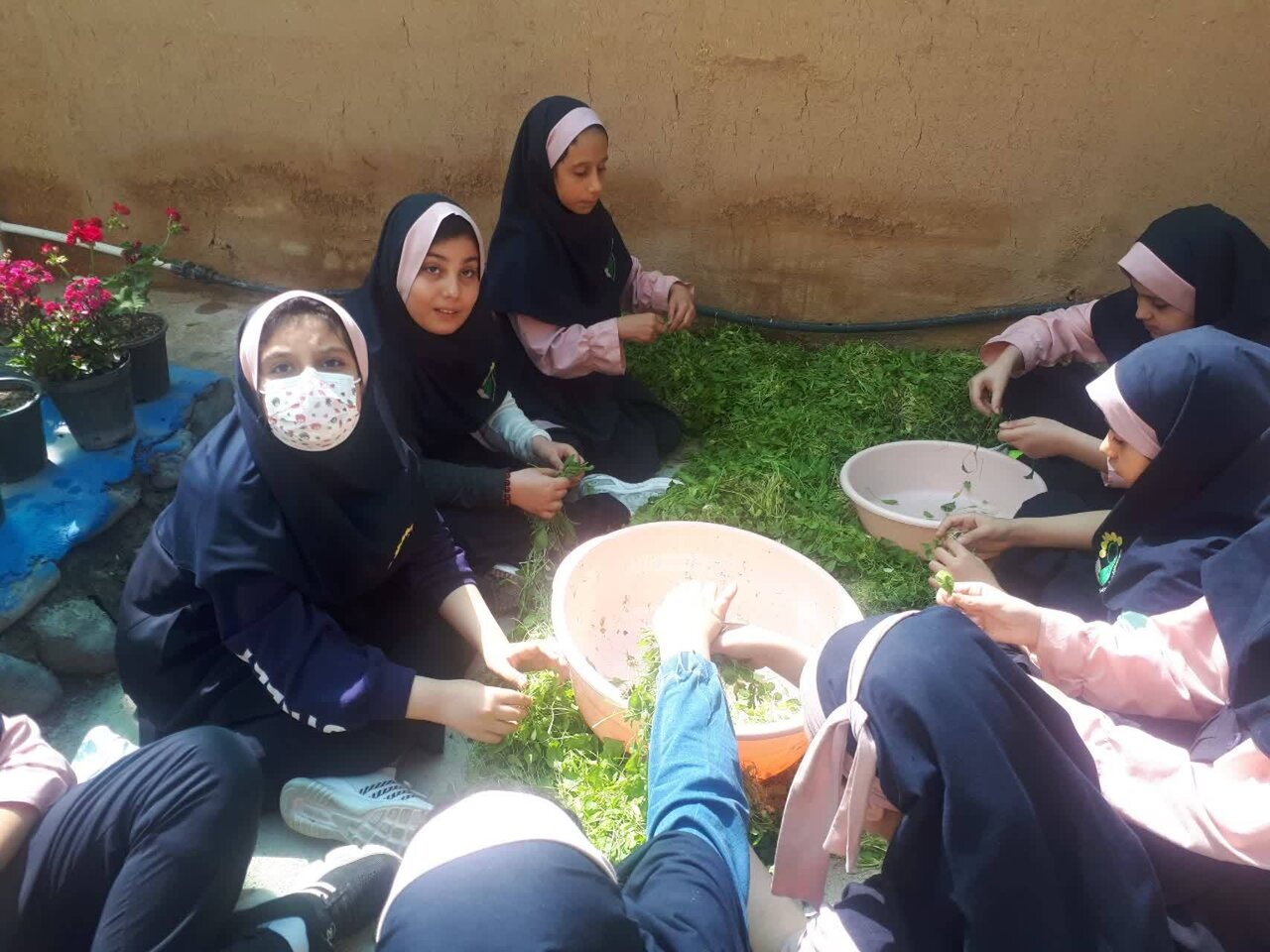 کمپین دهههشتادیها در حمایت از کودکانکار و بیماران سرطانی | این دستها بوی ایثار و ازخودگذشتگی میدهند