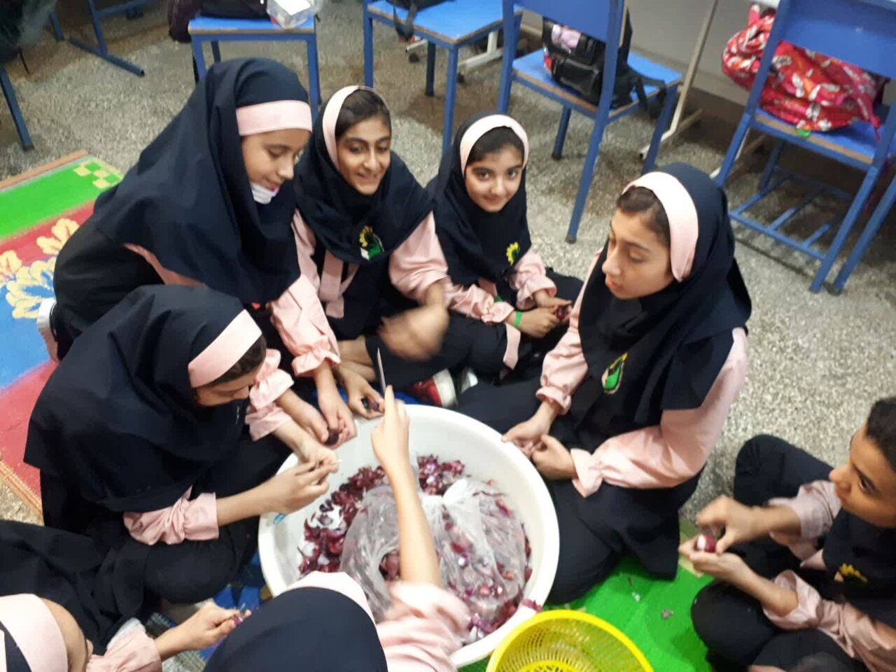 کمپین دهههشتادیها در حمایت از کودکانکار و بیماران سرطانی | این دستها بوی ایثار و ازخودگذشتگی میدهند