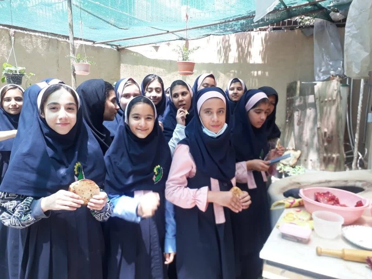 کمپین دهههشتادیها در حمایت از کودکانکار و بیماران سرطانی | این دستها بوی ایثار و ازخودگذشتگی میدهند