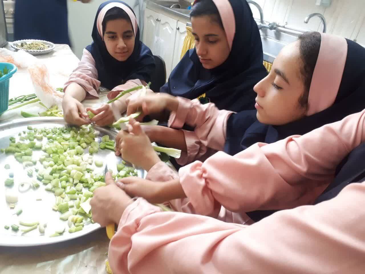 کمپین دهههشتادیها در حمایت از کودکانکار و بیماران سرطانی | این دستها بوی ایثار و ازخودگذشتگی میدهند