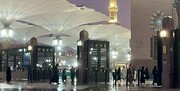 ببینید | حال و هوای زیبای بارش باران در فضای باز مسجد النبی (ص)