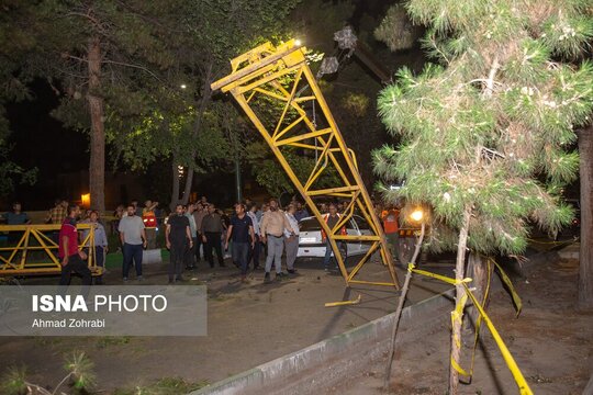 سقوط جرثقیل روی پژو ۲۰۶