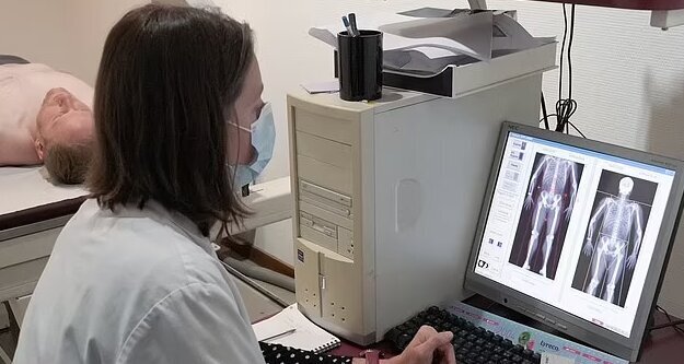 این ۱۲ نفر از خوابیدن پول درمیآورند | حقوق: ماهیانه ۵۰۰ میلیون تومان!