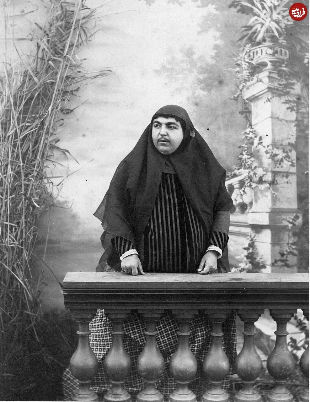 تصاویر ژستهای عکاسی دختر ناصرالدین شاه | عکسهای به جا مانده از عصمتالدوله را ببینید