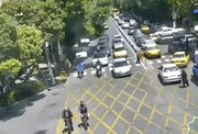 تصاویر وحشتناک حرکات نمایشی موتورسوار در تبریز و برخورد با عابر پیاده