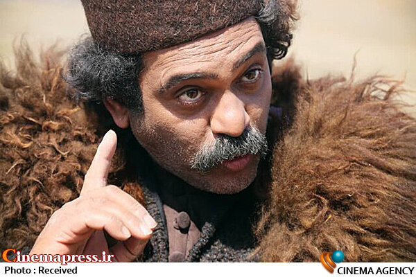 راهی جز پذیرفتن نقش سرخو نداشتم| کارگردانان برای این که زحماتشان هدر نرود، احتیاط می کنند| تئاتر جزیره کوچک آزادی است