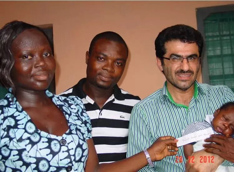 تصاویر معجزه پزشک ایرانی در آفریقا | معالجه زنی که صورتش متعفن شده بود | این زن اسم دکتر را روی بچهاش گذاشت