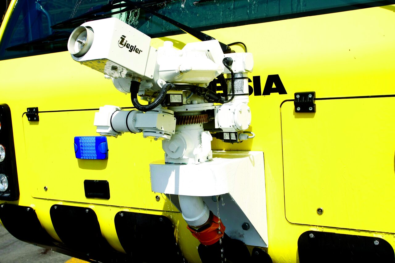 غول آتشخوار در فرودگاه مهرآباد