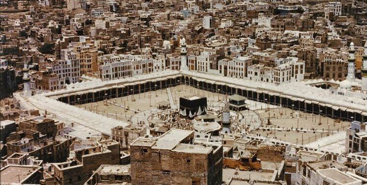 تصاویر کمتر دیده شده مسجد الحرام در سال ۱۳۵۲ | در ایام حج تمتع کعبه لباس احرام به تن می‌کرد