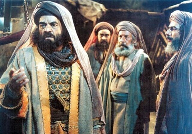 دستگاهی که با آن چهره بازیگر نقش امام رضا (ع) را نورانی کردند | فخیمزاده: ۸ ماه حبس خانگی بودم