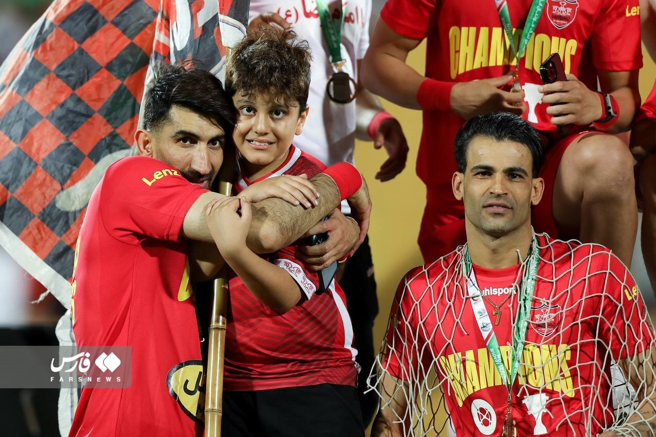 ۵ تصویر خاص از احساسیترین شادی ۳ ستاره پرسپولیس پس از شکست استقلال