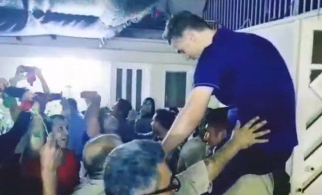 تصاویر| اتفاق غیرمنتظره؛ خانه داور دربی گلباران شد!