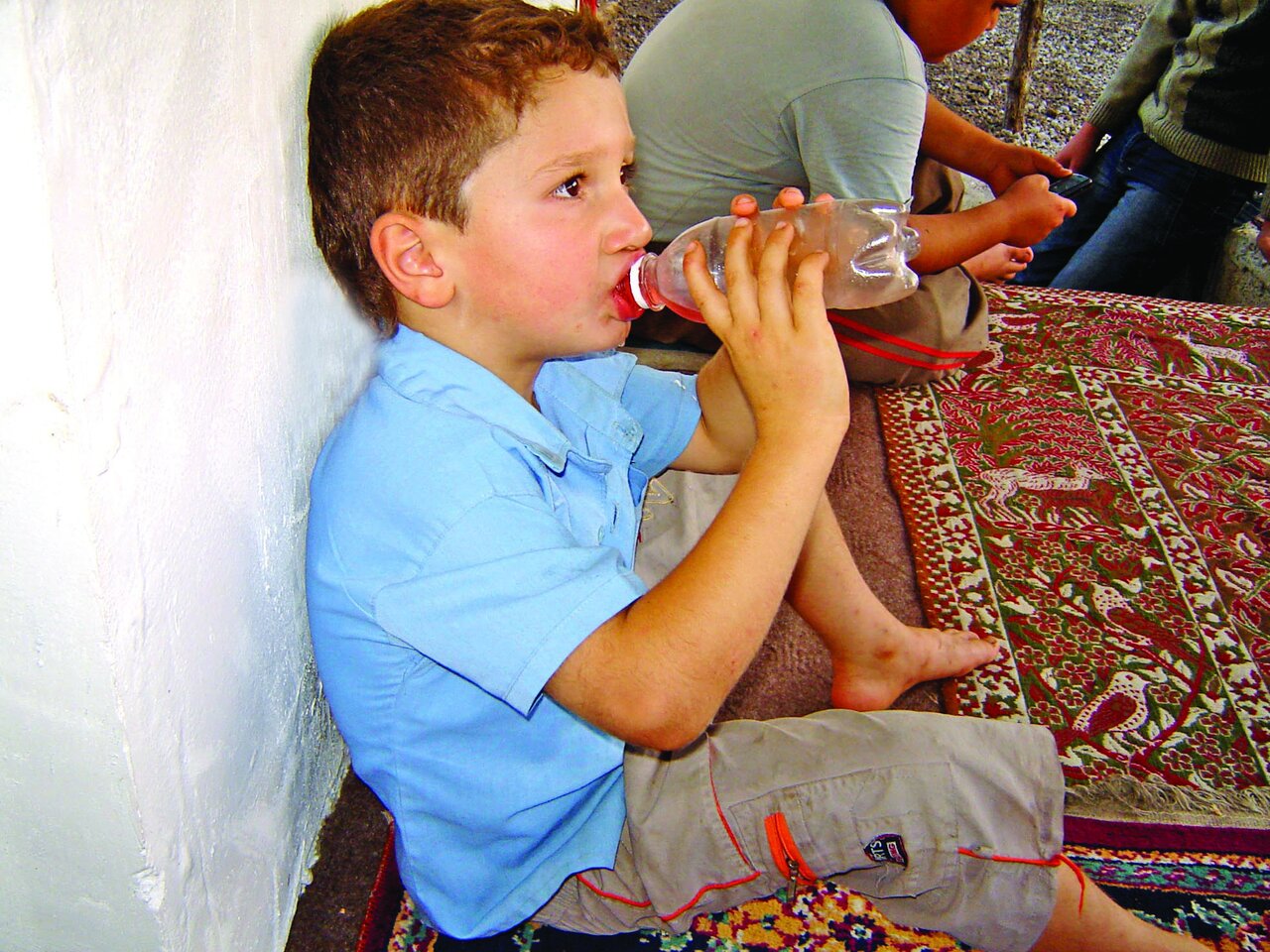 پسر دوگانهسوز ایرانی | پسری که روزی نیم لیتر بنزین را مثل نوشابه سر میکشید