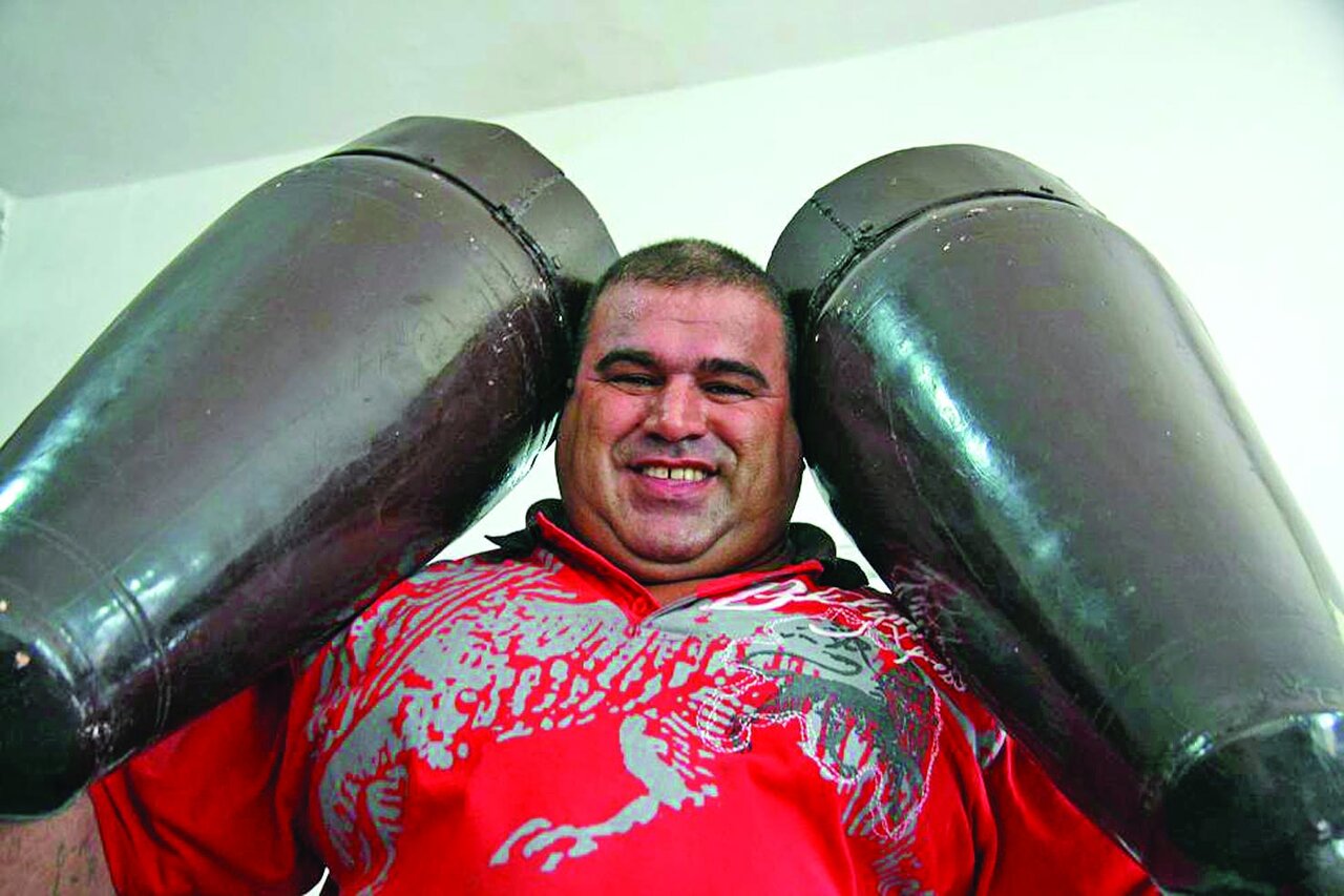 مرد ایرانی که بارها زیر چرخ انواع ماشینها رفت و زنده بیرون آمد