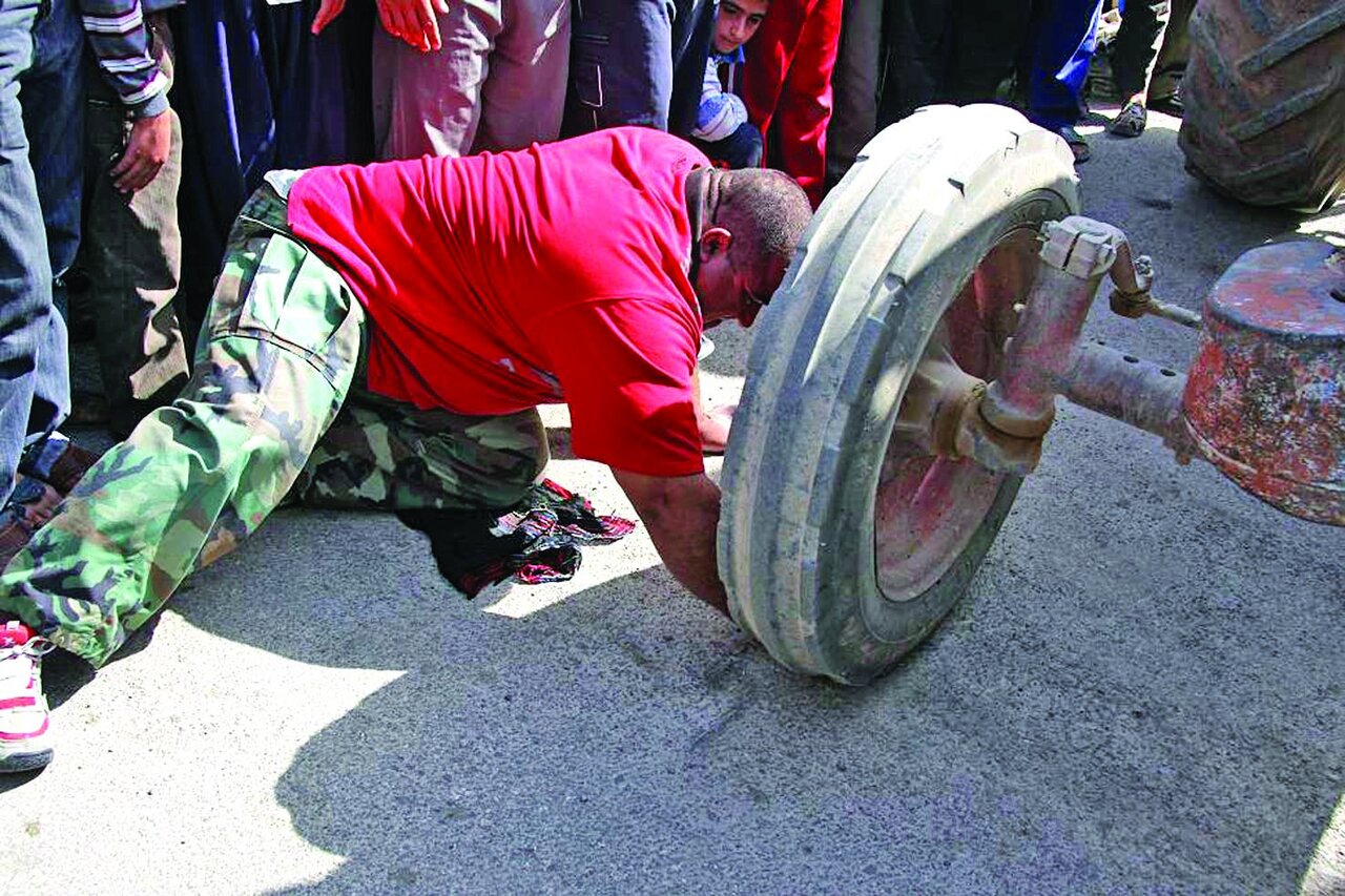 مرد ایرانی که بارها زیر چرخ انواع ماشینها رفت و زنده بیرون آمد