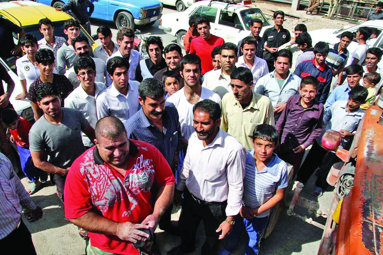 مرد ایرانی که بارها زیر چرخ انواع ماشینها رفت و زنده بیرون آمد