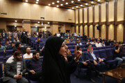 تصاویر حاشیه‌های حضور سخنگوی دولت در دانشگاه تهران | از فریاد دانشجوی دختر تا دانشجوی پسری که تا جلوی سن رفت