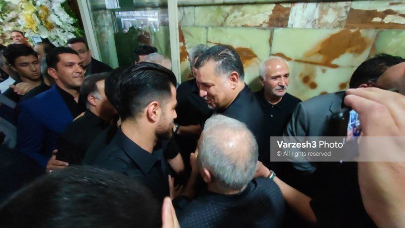 تصاویر | اشکهای امیر قلعه نویی در آغوش علی دایی | اسطوره اینگونه قلعهنویی را در آغوش گرفت!