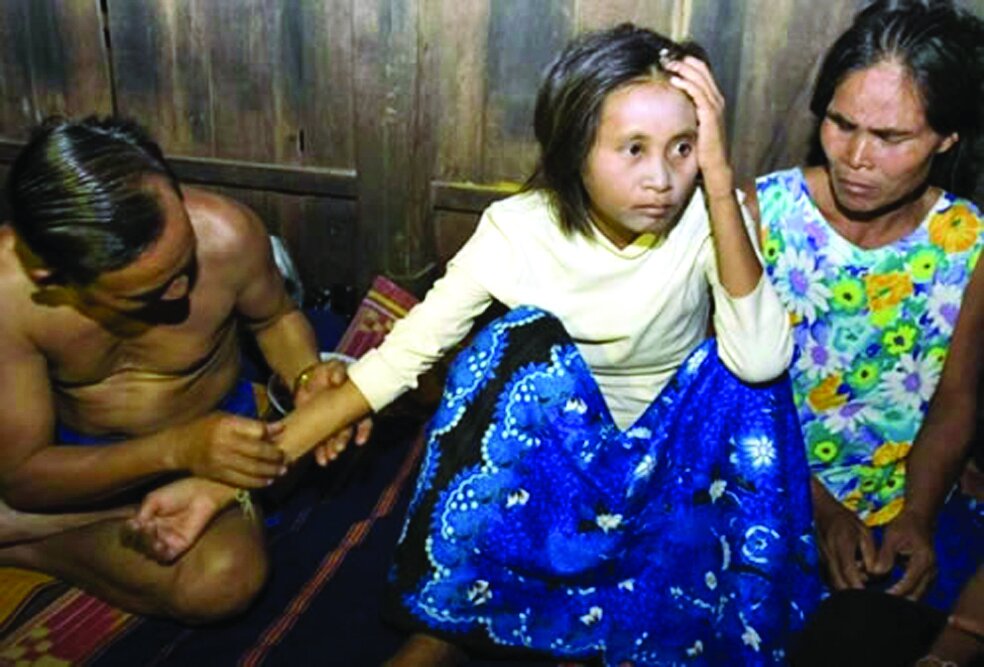 زن جنگلی ؛ زنی که ۱۸ سال مثل میمونها روی درخت زیست | او همه این سالها به تنهایی در جنگل زندگی کرد