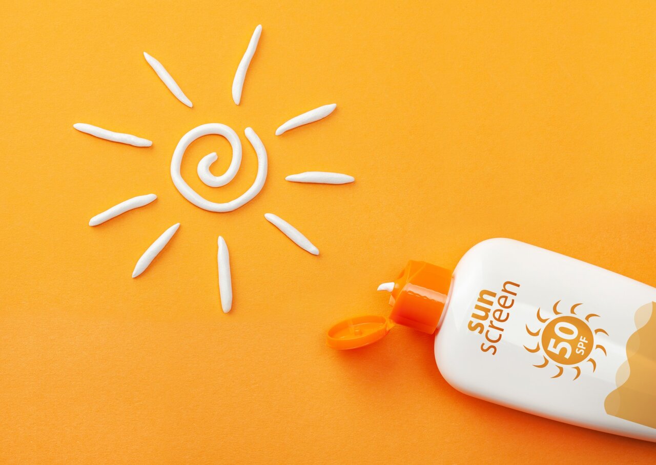 اگر ضد آفتاب بزنیم کمبود ویتامین D می‌گیریم؟ ؛ بهترین عدد SPF برای ضد آفتاب | ۵ باور اشتباه درباره ضد آفتاب