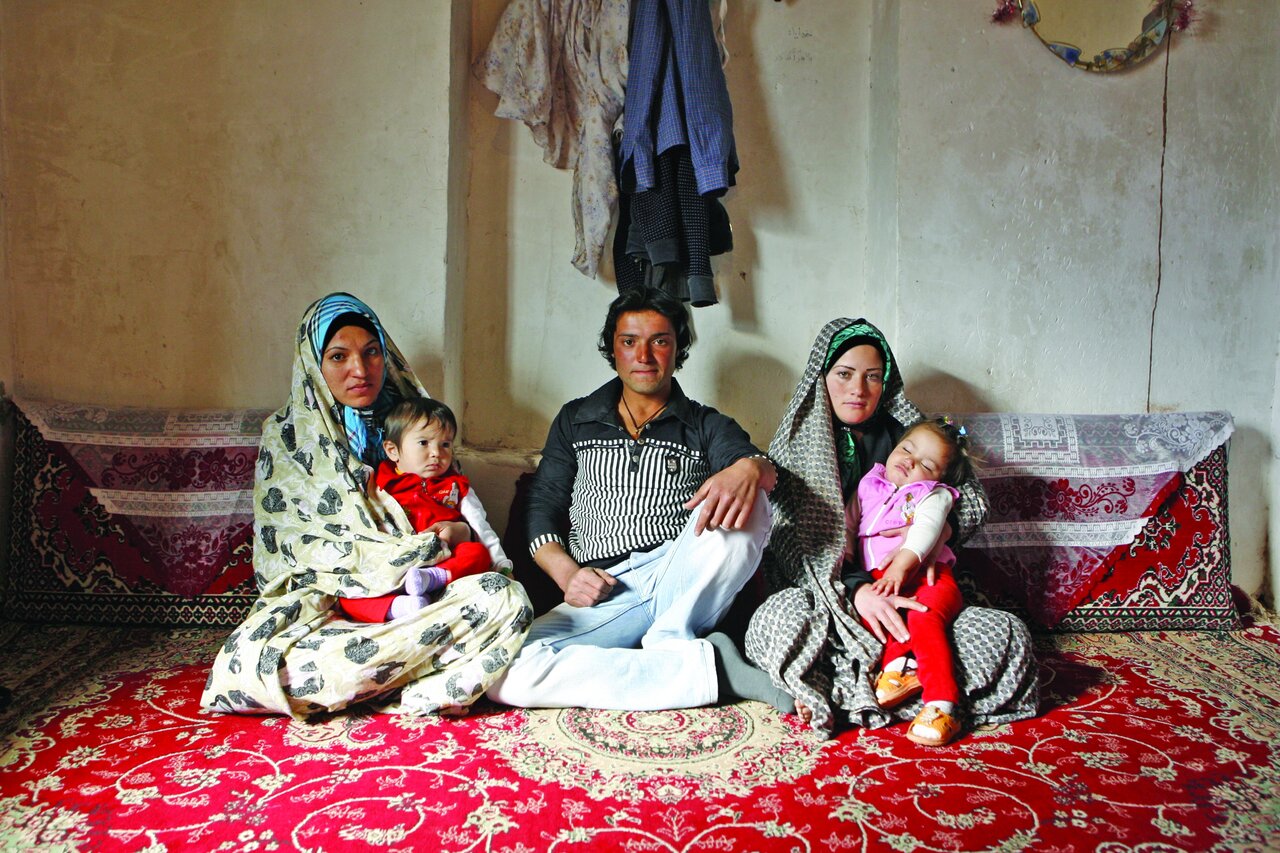 این ۲ عروس ایرانی صمیمی‌ترین هووهای جهان شدند! | درباره مرد کاشمری که در یک روز ۲ دختر را به عقد خود درآورد 