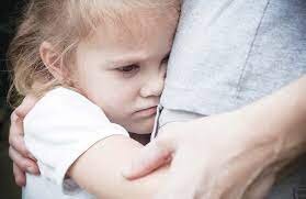 چرا فرزندم به من وابسته است؟ |وابستگی‌های دوران کودکی می‌تواند در بزرگسالی ما را به دیگران وابسته کند | مشکلات دوران کودکی اشخاص وابسته چیست؟