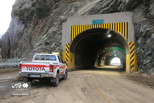 عملیات بازگشایی تونل در جاده چالوس