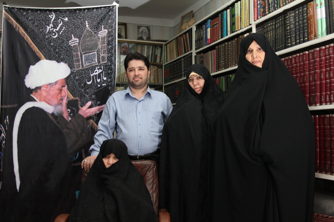 قهرمان دیروز | میراث ماندگار آیتالله مشایخی در محله زاهد گیلانی | درِ خانه آیتالله همیشه باز بود